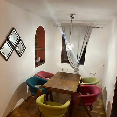 House In Center سكوبجي
